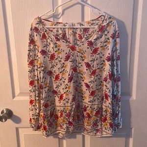 Flower print Old Navy Blouse. Size M. Never worn before.